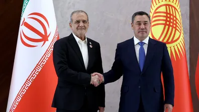 تاکید-پزشکیان-بر-فعال-سازی-ظرفیت-تجاری-ایران-و-قرقیزستان-برنامه-های-جدید-از-پالایشگاه-مشترک-تا-مرکز-لجستیکی