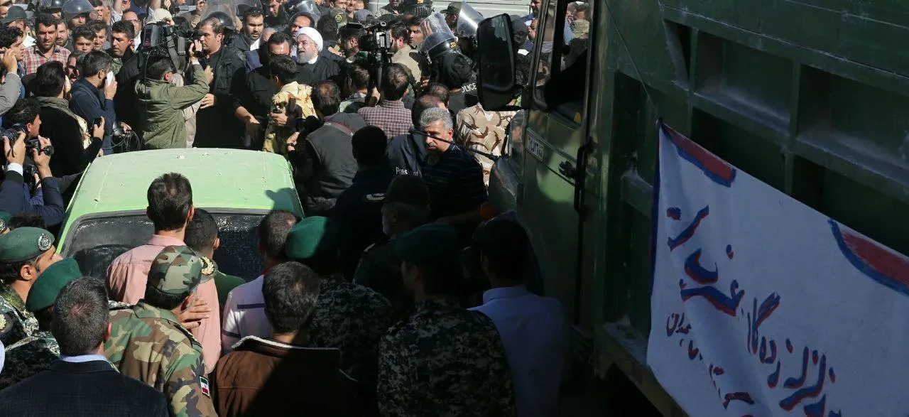 روحانی در جمع زلزله‎زدگان کرمانشاه +عکس