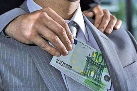 پدیده درب‌‌ های گردان؛ دریچه‌ ای به روی رانت و فساد