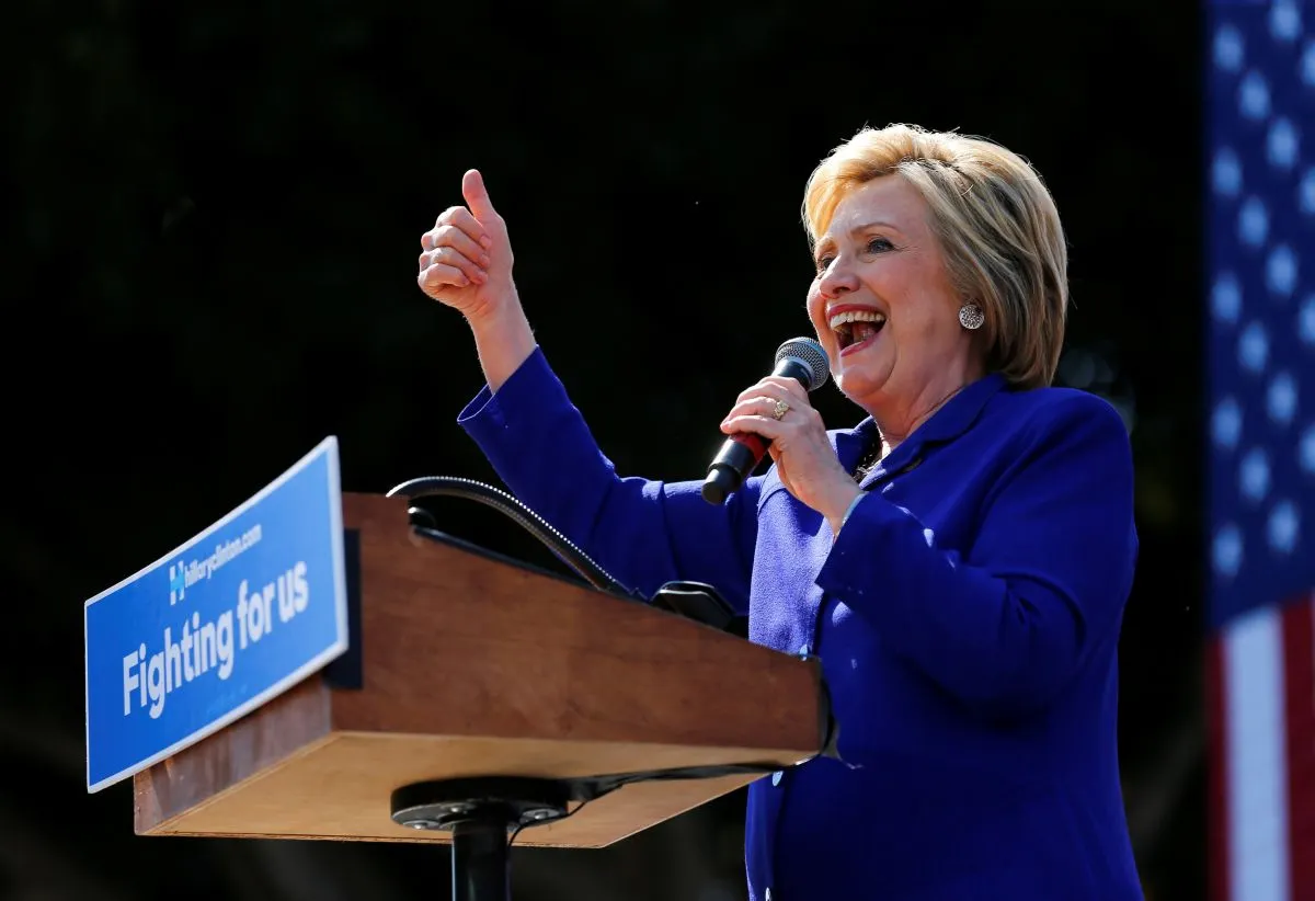 Clinton leads Trump by eight points: Reuters/Ipsos poll