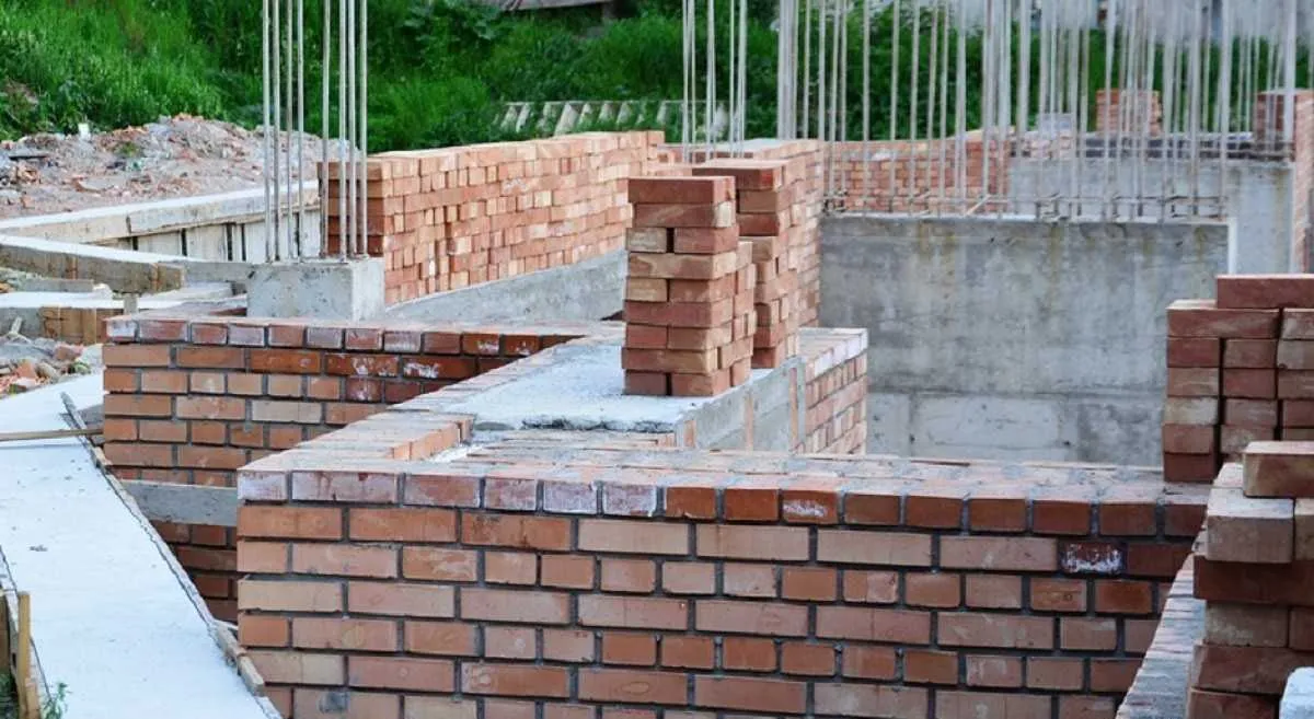 دیوارکشی عجیب با ملات آتش زده! + فیلم