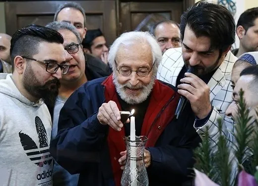 بوسه بازیگر پیشکسوت بر دستان جمشید مشایخی +عکس