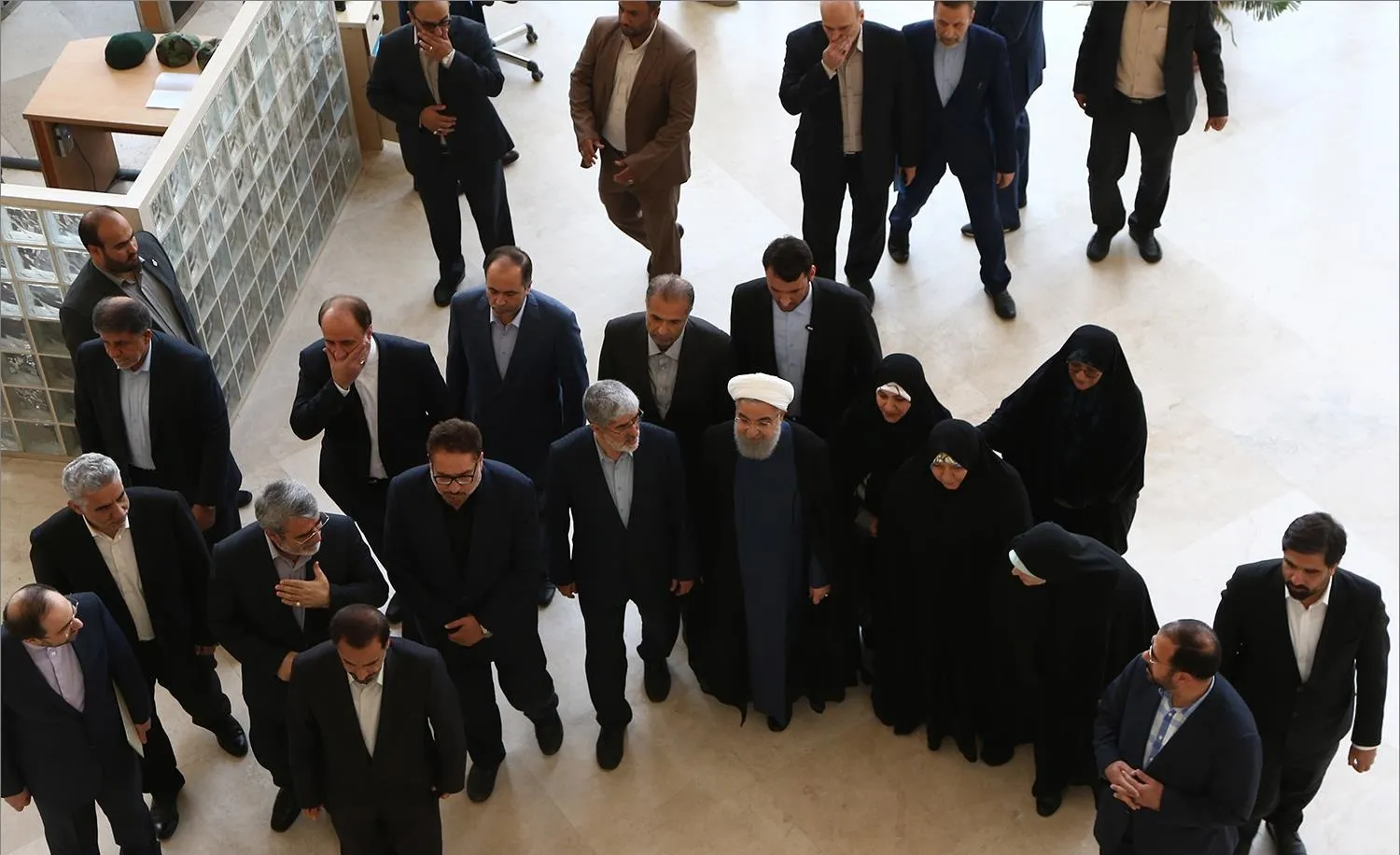 چه کسانی رییس‌جمهوری را در مجلس همراهی می‌کنند؟