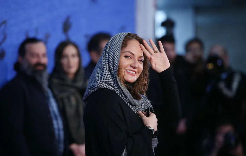 ژست‌های مهناز افشار در اکران «ناگهان درخت» +تصاویر
