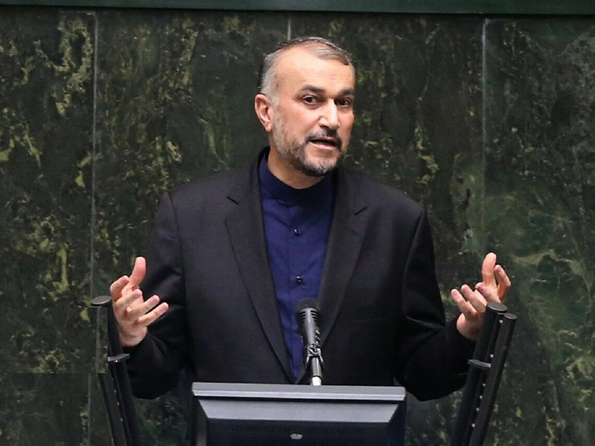 امیرعبداللهیان: ذره ای از خطوط قرمز نظام در موضوع هسته ای تخطی نمی کنیم