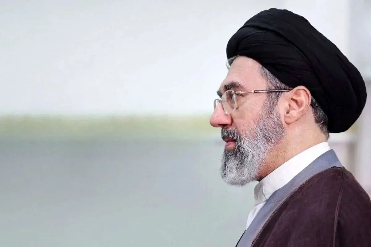 جزئیات دیدار فرمانده قرارگاه خاتم‌الانبیا با رهبر انقلاب / گزارش آمادگی نیرو‌های مسلح ارائه شد
