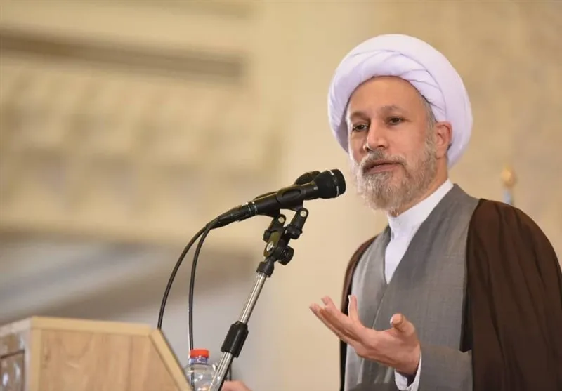 خطیب جمعه شیراز: زمان غیبت، حجت بر ما امام خامنه ای است