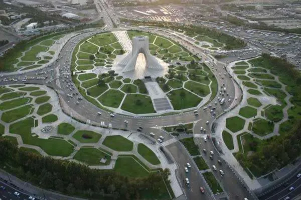 آبگرفتگی میدان آزادی تهران هم اکنون +فیلم