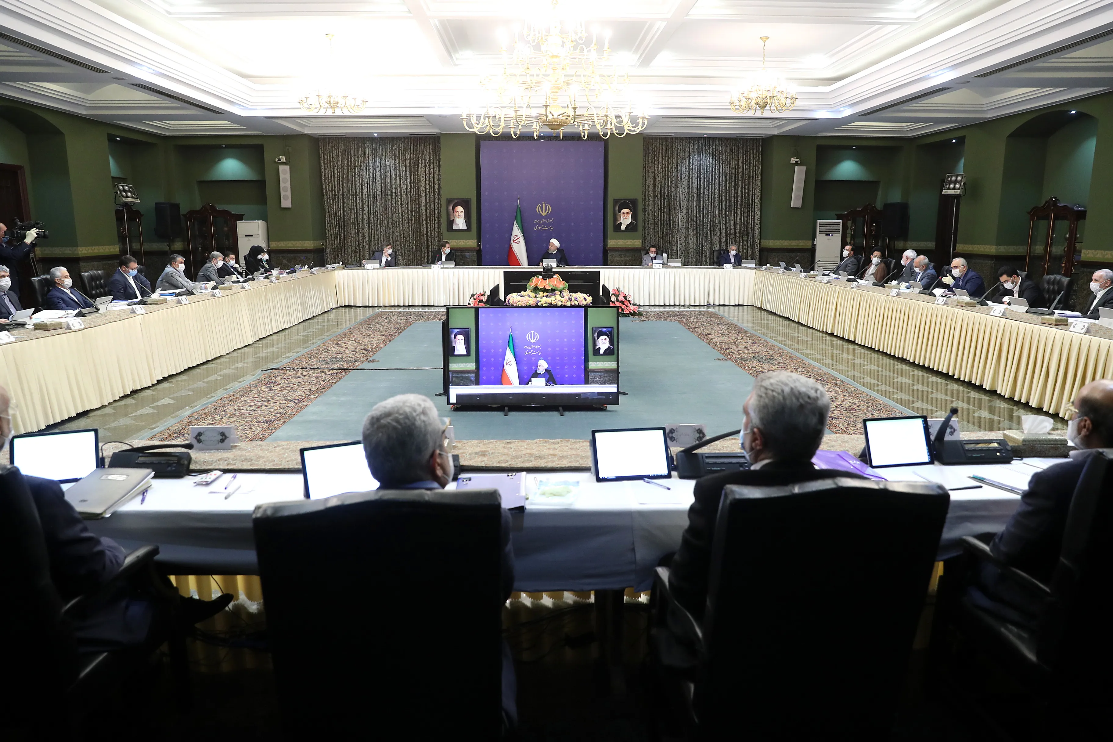 تقدیر روحانی از تلاش کادر پزشکی و تولیدگران کشور