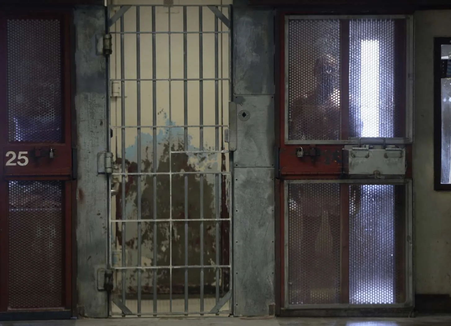 چرا زندان مشهد آتش گرفت؟