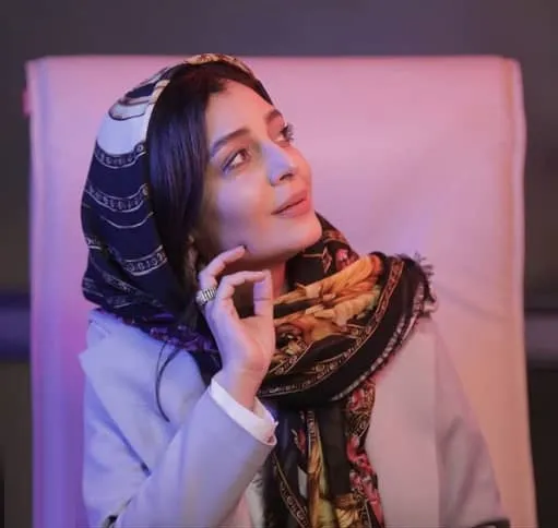 سلفی ساره بیات با پدرش + عکس