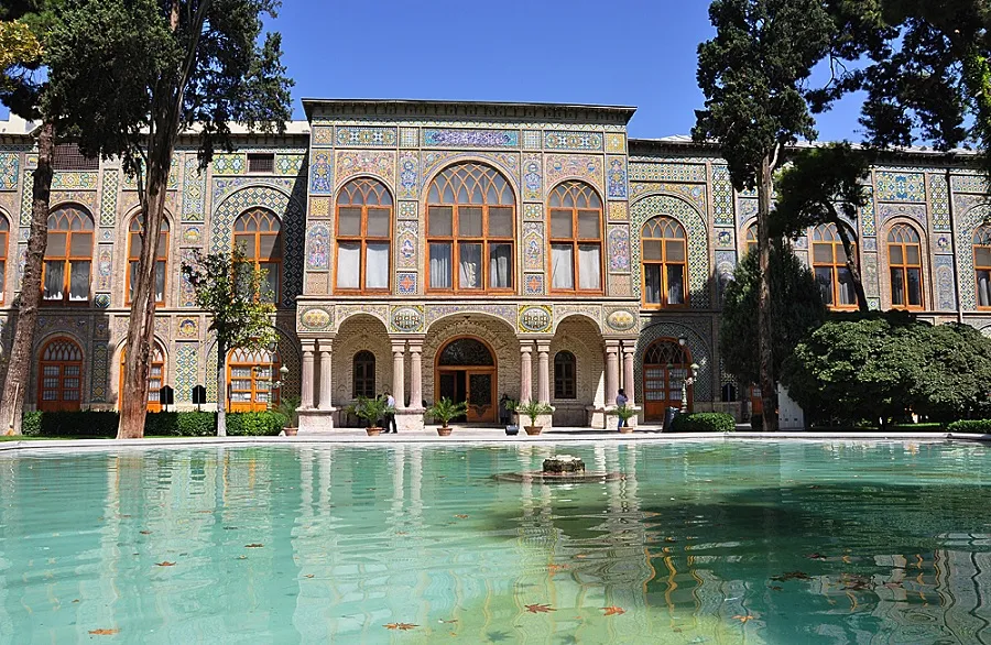 کاخ گلستان، در معرض خروج از ثبت جهانی/ درگیری فیزیکی نماینده شورای شهر با ناقضان حریم کاخ