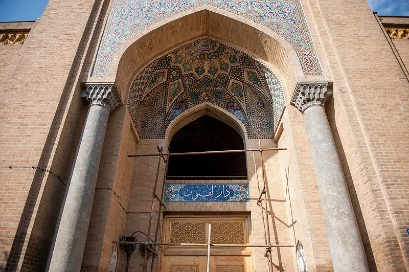 دارالفنون در انزوا