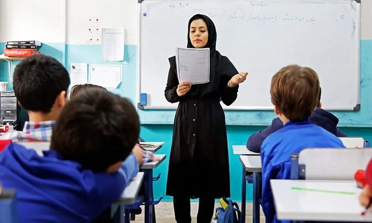 حقوق معلمان در سال ۱۴۰۴ چقدر است؟ / این معلمان حقوق بیشتری دریافت می‌کنند