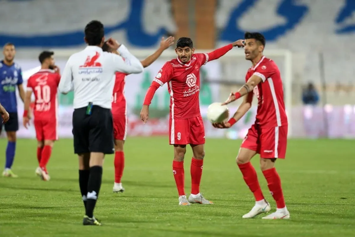خطر محرومیت بیخ گوش ۳ پرسپولیسی