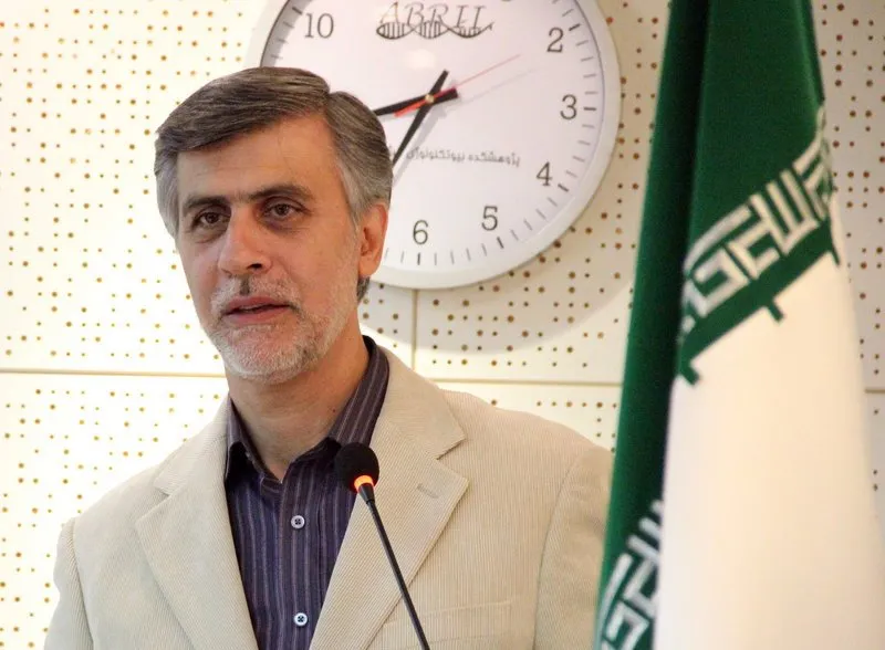 وزیر احمدی‌نژاد بگوید چرا بر تولید تراریخته قفل زدند؟