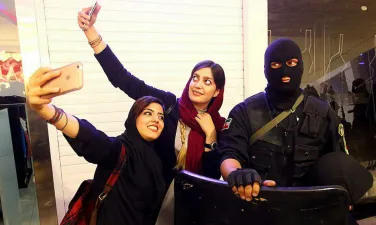 سلفی با نیروی نوپو در سیتی‌سنتر اصفهان!+ عکس