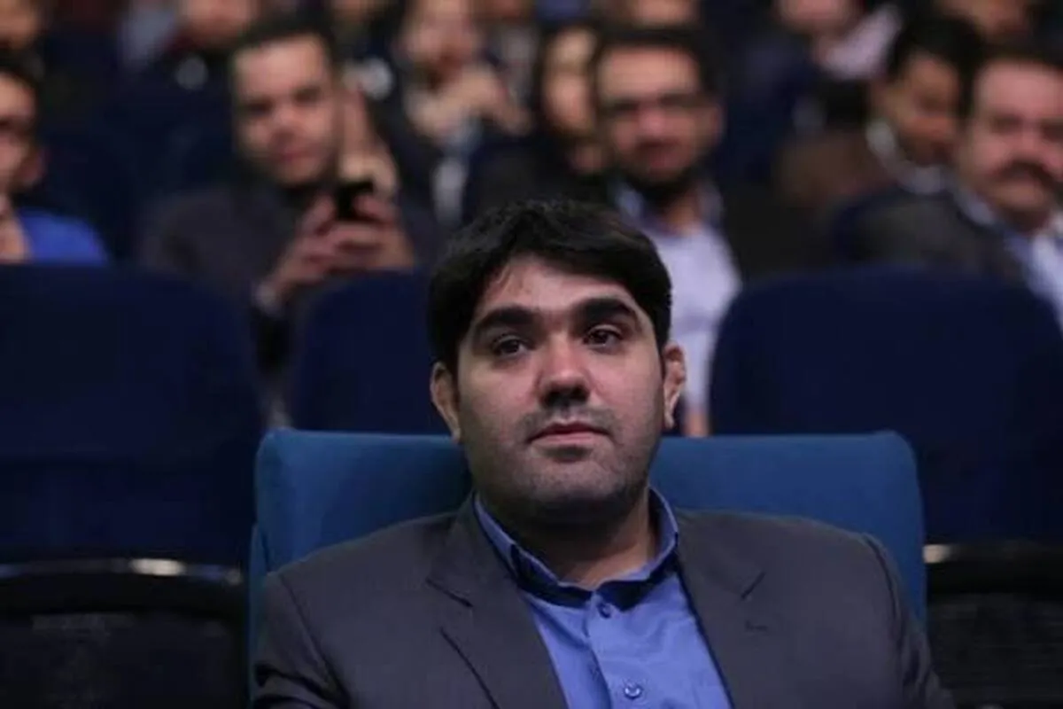 آقای رییس‌جمهور به موضوع مانع تراشی‌های بانک مرکزی برای پلتفرم‌های طلا ورود کنید/ بانک مرکزی صفر تا صد سیاست‌گذاری‌های حوزه آنلاین طلا را می‌خواهد/ هر نوع فعالیت آنلاین یا آفلاین و سنتی طلا ذیل قوانین صنفی است/ تعیین ساعات کار برای فروش آنلاین طلا بر خلاف روح توسعه کسب و کارهای دیجیتال است