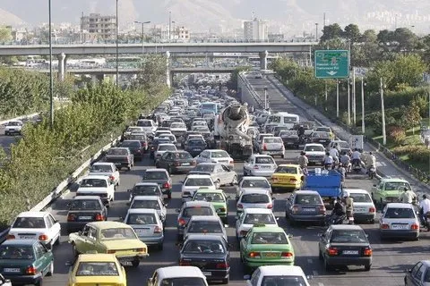 ترکیدگی لوله در اتوبان شهید بابایی / ترافیک تا کی ادامه دارد؟