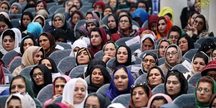 پوشیدن برقع اجباری نیست