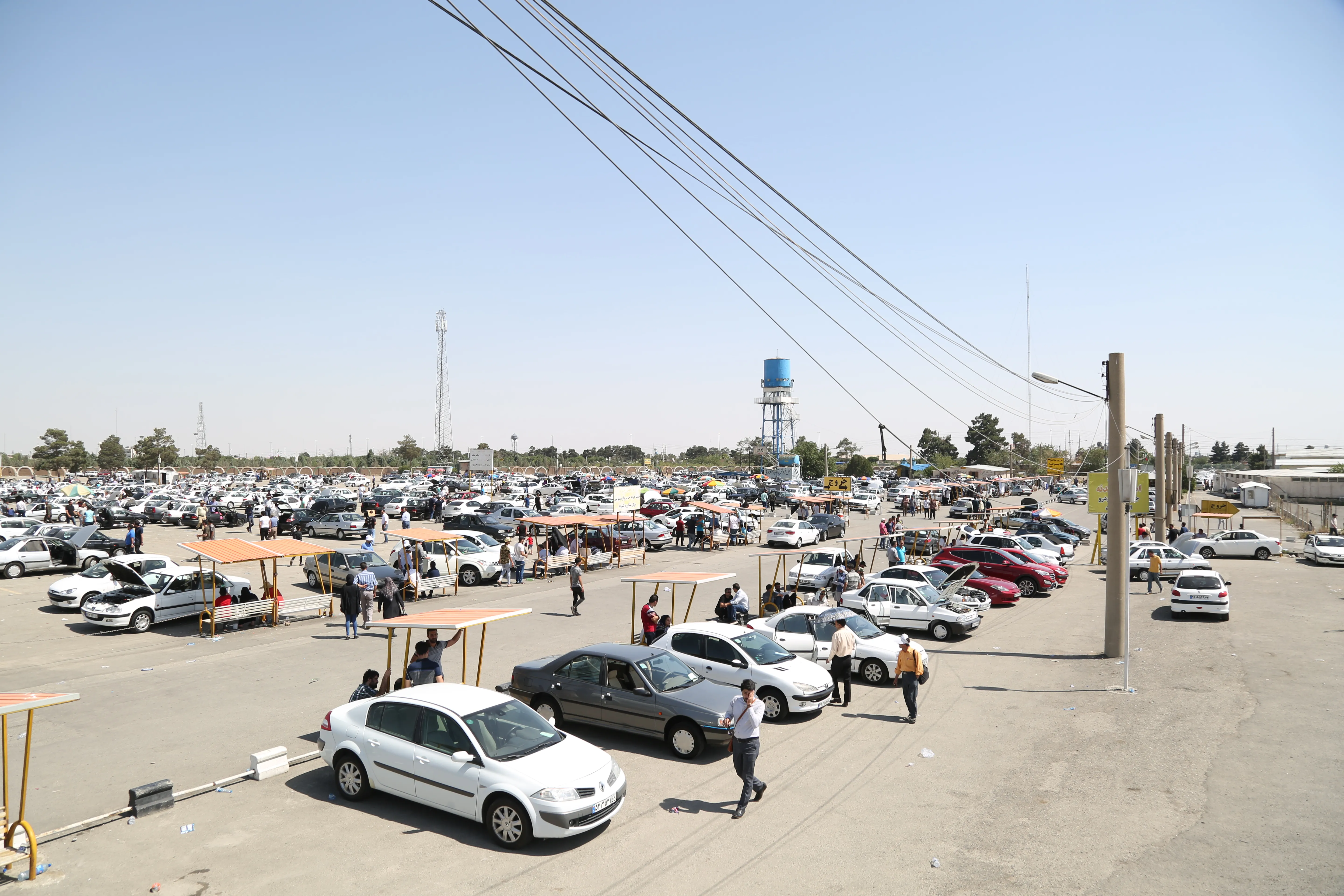 بازار خودرو دردست دلالان ارز افتاد