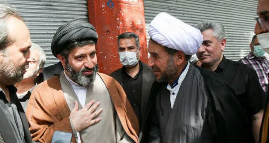 واکنش مردم به حضور فرزند رهبر معظم انقلاب در مراسم تشییع آیت الله بجنوردی + فیلم
