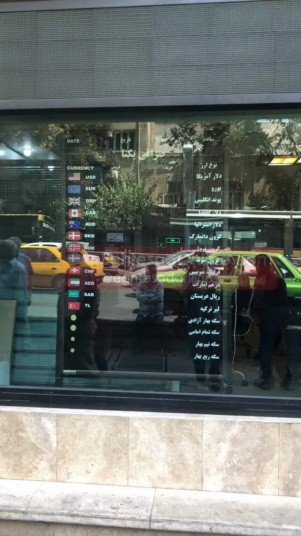 مردم برای دلار گران هول می‌زنند