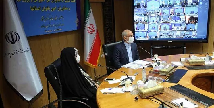 اتکای آموزش و پرورش در آموزش‌ها بر عهده بانوان است