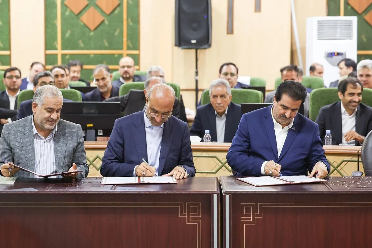 تفاهم‌نامه سه‌جانبه بانک رفاه کارگران، استانداری کرمانشاه و شرکت پتروشیمی بیستون امضا شد