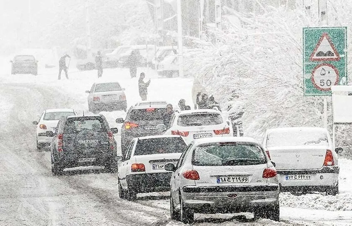 آخرین وضعیت راه‌های کشور/ بارش برف در برخی جاده‌ها و ممنوعیت تردد بدون زنجیر چرخ