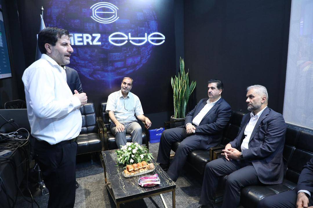 بازدید مدیرعامل بانک رفاه کارگران از نمایشگاه الکامپ؛ تأکید بر توسعه بانکداری دیجیتال و حمایت همه‌جانبه از زیست‌بوم فناوری و نوآوری کشور