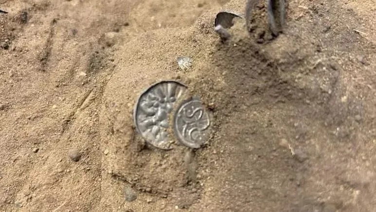 کشف گنج ۵ هزار ساله توسط یک دختر بچه