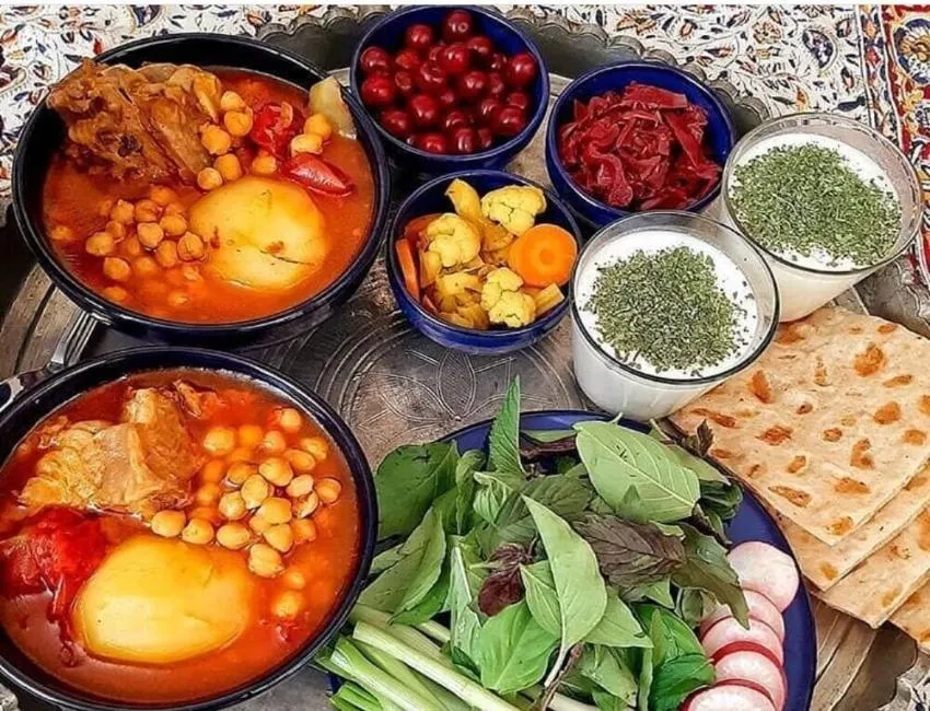 ذوق‌زدگی بلاگر اروپایی از شیوه پخت آبگوشت ایرانی + فیلم