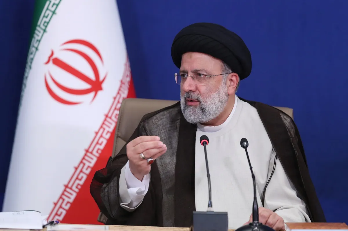 پسربچه‌ بازیگوشی که خودش را زودتر از رییس‌جمهور به سکو رساند + فیلم