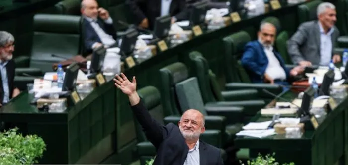 قاضی‌پور:گلابی خوردم تا وزیر جهاد واردات میوه را قطع کند