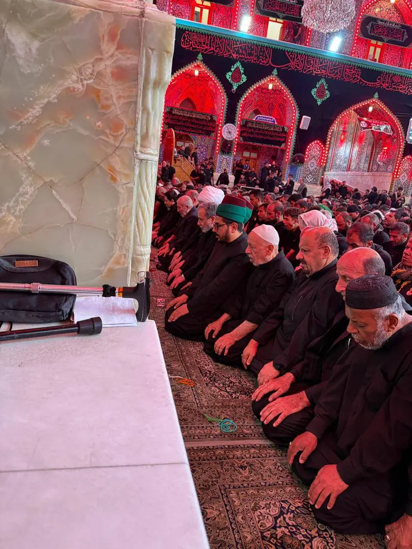 تصویر عراقچی در نماز اربعین حرم امام حسین (ع) + عکس
