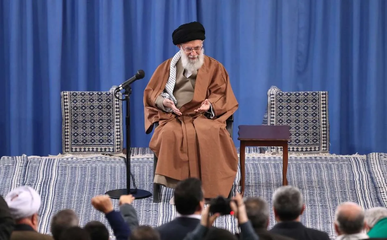 شعرخوانی ترکی رهبرانقلاب درباره شهدای غواص +فیلم
