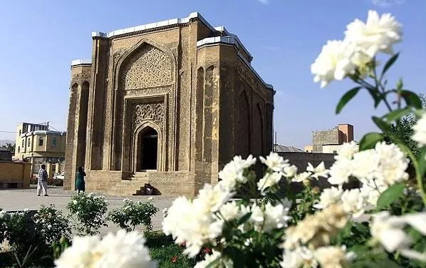 ۳ شب سفر به سرزمین هگمتانه، چقدر هزینه دارد؟ + جدول