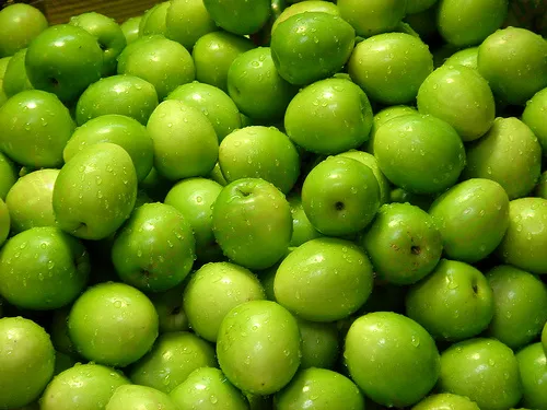 گوجه سبزهای قاچاق ترکیه ای در بازار تهران
