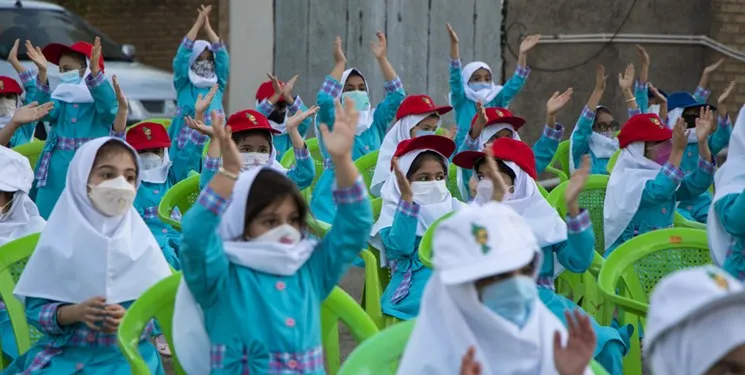 دانش آموزان باید در مدرسه حضور داشته باشند