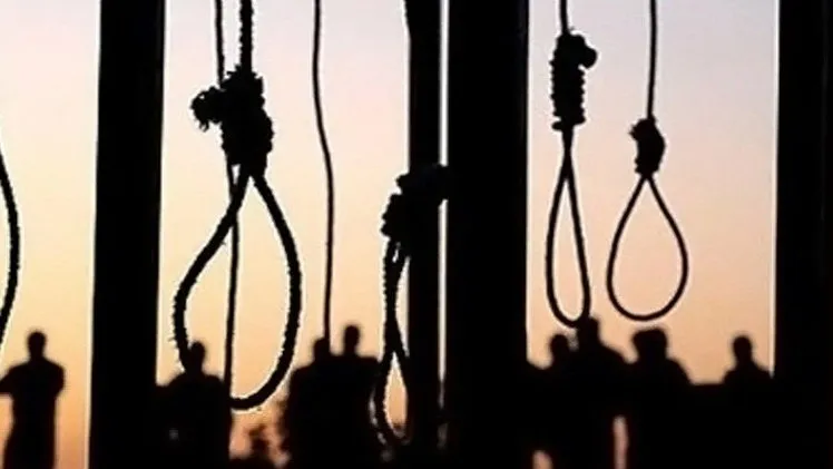 قاتل ۳ کودک به دارآویخته شد