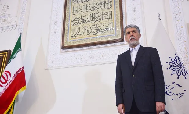 سید عباس صالحی به عنوان نماینده ولی فقیه و مدیر مسئول روزنامه اطلاعات منصوب شد