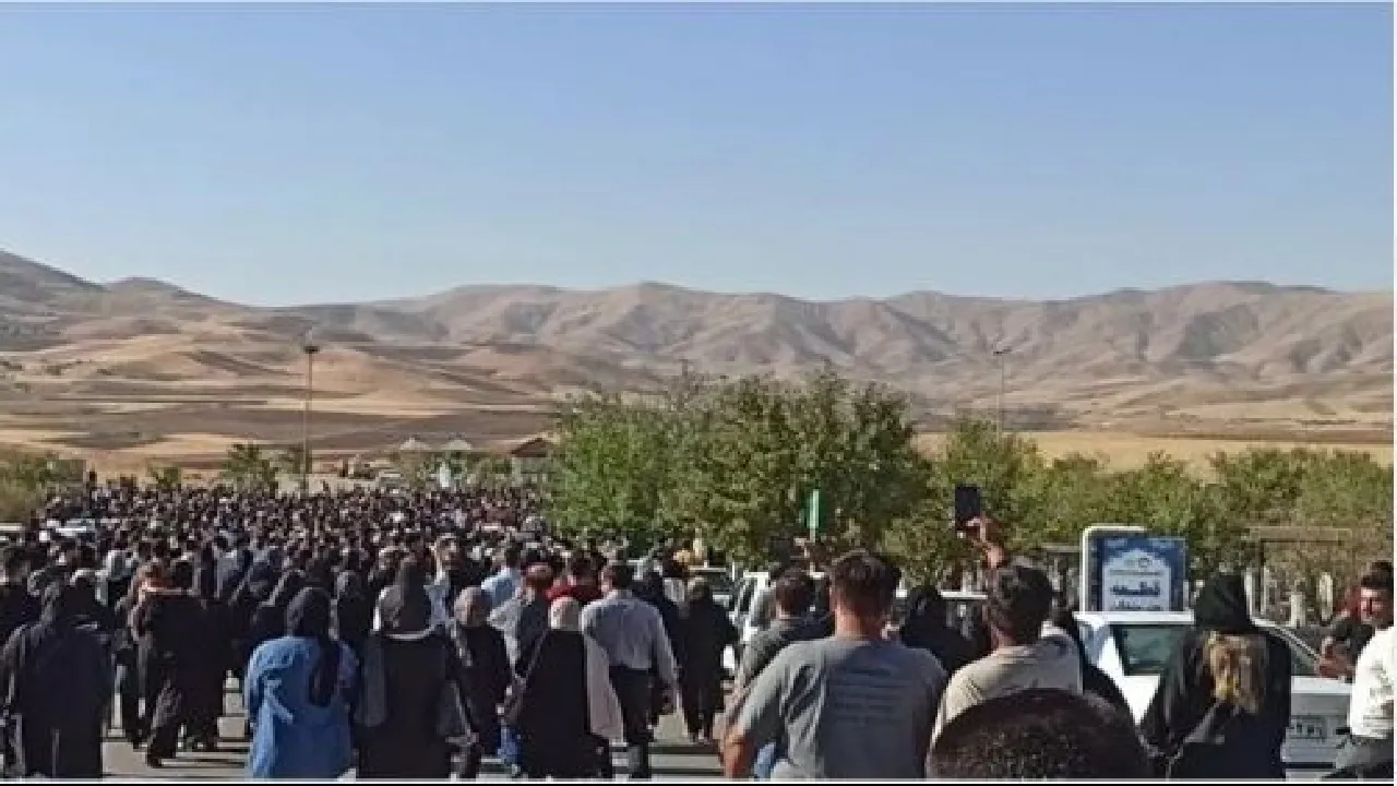 پیکر مهسا امینی به خاک سپرده شد + فیلم
