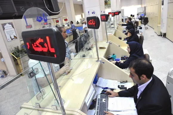 انتقاد از عدم ارائه نسخه ای از قراردادهای تسهیلات بانکی