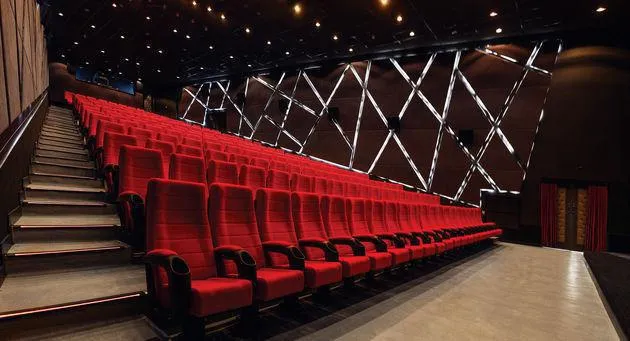 از پرده سینما تا کف خیابان!