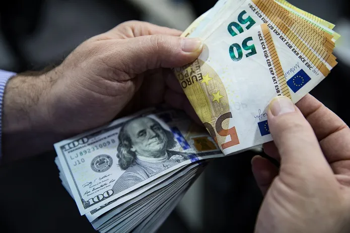 قیمت دلار ۲۱ آذر ماه۱۴۰۰