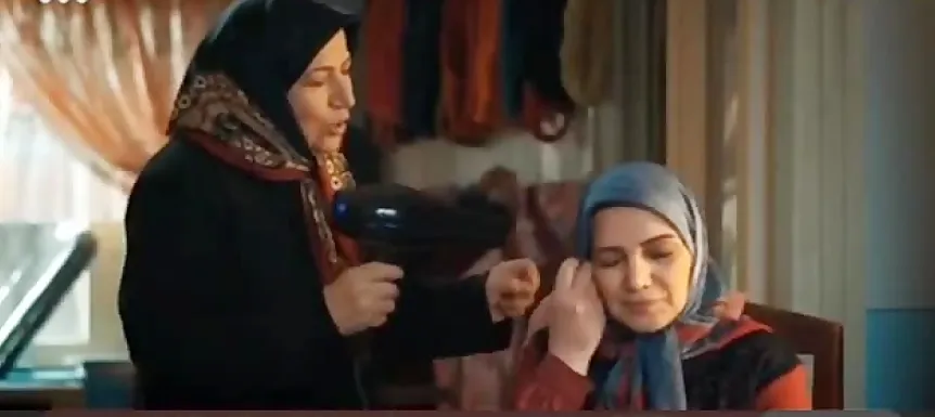 سکانس عجیب در صدا و سیما؛ سشوار کشیدن از روی روسری! + فیلم