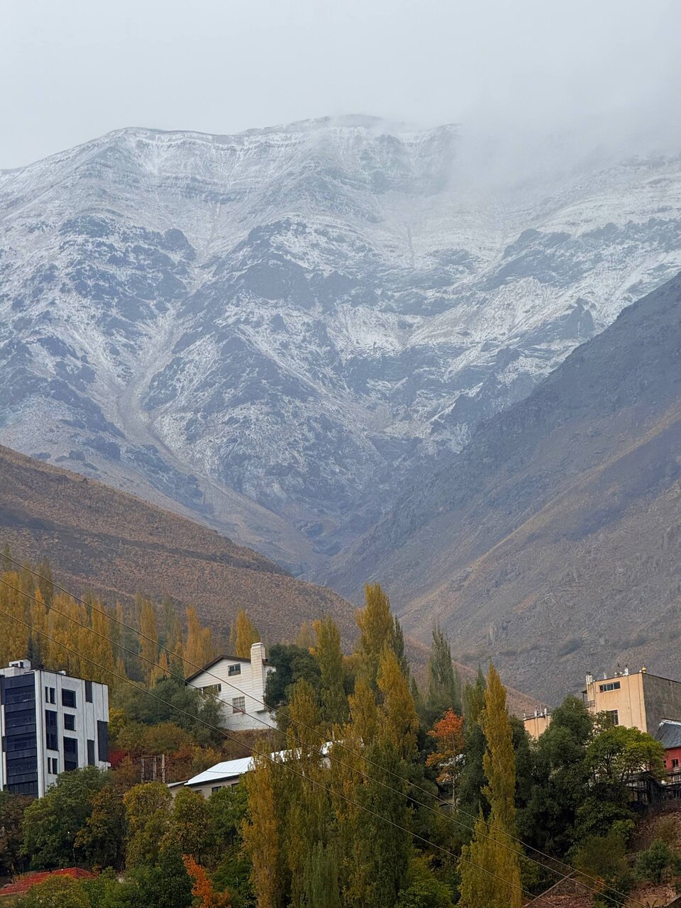 تصاویر دیدنی از بارش اولین برف پاییزی در تهران + عکس