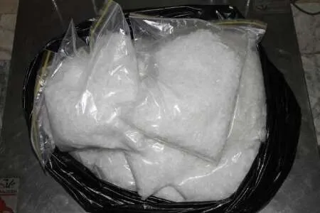 کشف ۲۷۰ کیلوگرم مخدر شیشه در عملیات شبانه پلیس بم