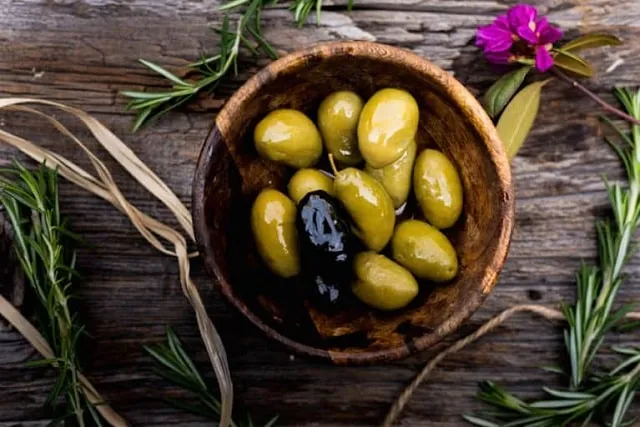 تلخی زیتون را اینگونه از بین ببرید